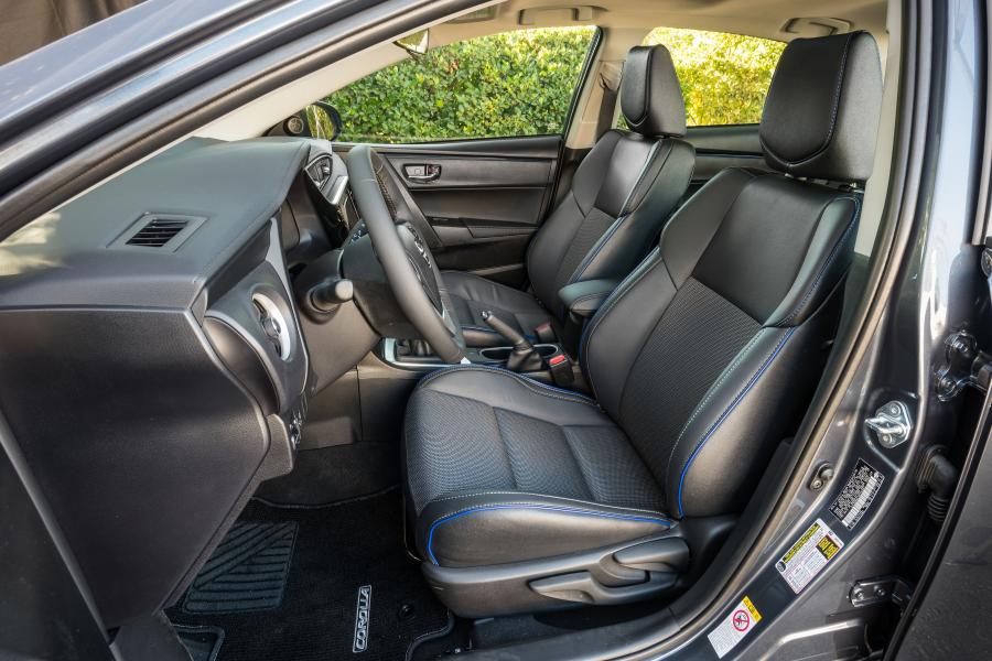Интерьер Toyota Corolla XSE 2016 года  (фото 12 из 20)